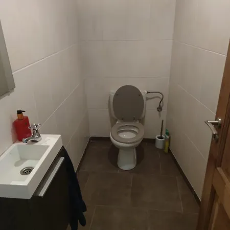 8 Privees Dans De Partagee De 350m2 Villa