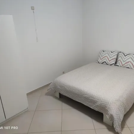 8 Privees Dans De Partagee De 350m2 Villa *