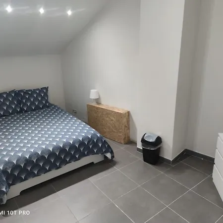 8 Privees Dans De Partagee De 350m2 * Charleroi