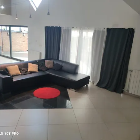 8 Privees Dans De Partagee De 350m2 Villa *