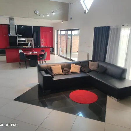 8 Privees Dans De Partagee De 350m2 Villa