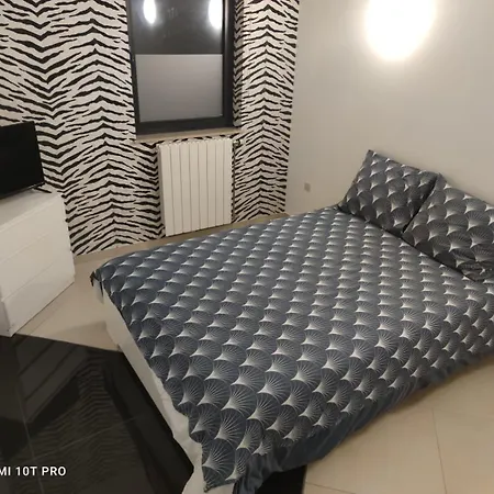 8 Privees Dans De Partagee De 350m2 Villa *