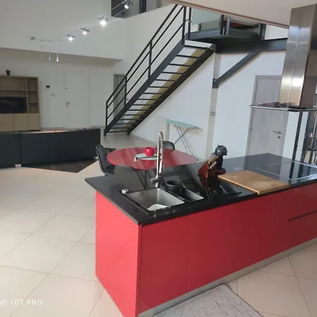 8 Privees Dans De Partagee De 350m2 Villa Charleroi