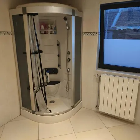 Villa 8 Privees Dans De Partagee De 350m2 *