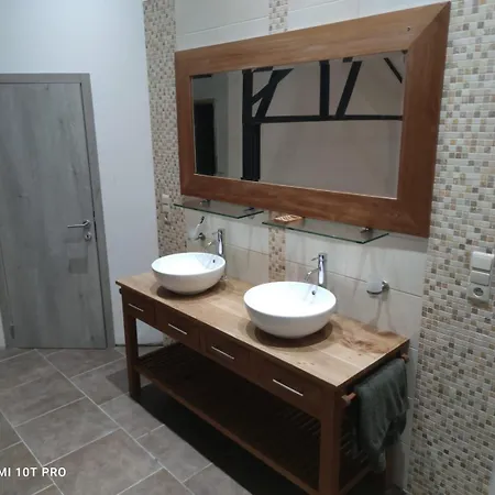 8 Privees Dans De Partagee De 350m2 *