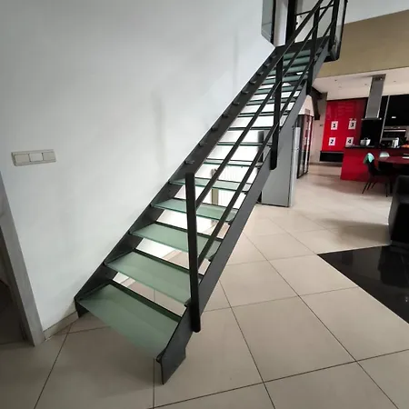 8 Privées Dans De Luxe Partagée De 350m2 Charleroi