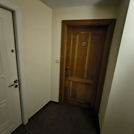 8 Privees Dans De Partagee De 350m2 Villa