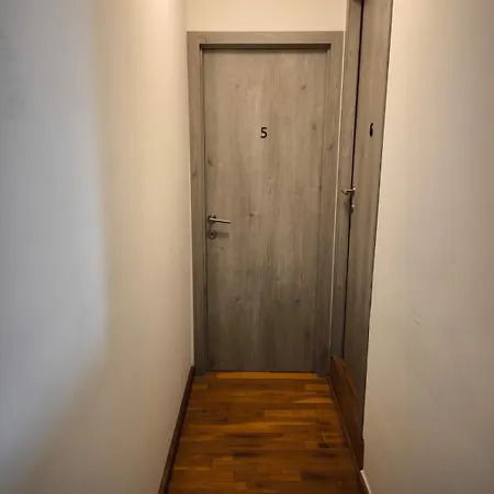 8 Privees Dans De Partagee De 350m2 Charleroi