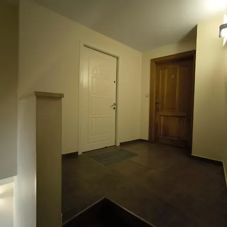 8 Privees Dans De Partagee De 350m2 Villa Charleroi