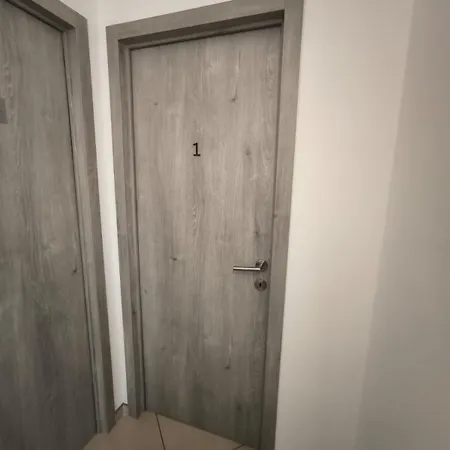 8 Privees Dans De Partagee De 350m2 *