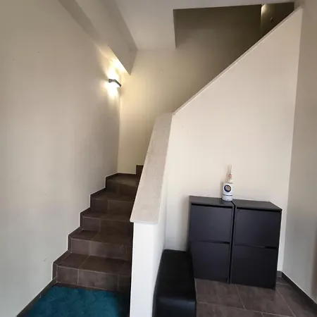 8 Privees Dans De Partagee De 350m2 Villa