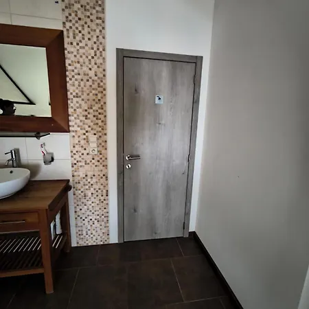 Villa 8 Privees Dans De Partagee De 350m2 Charleroi