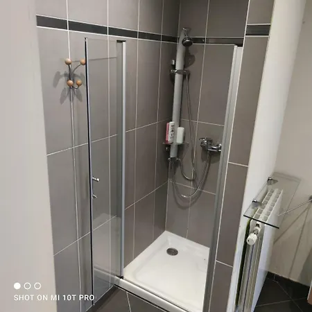 Belle De Luxe Avec 8 *