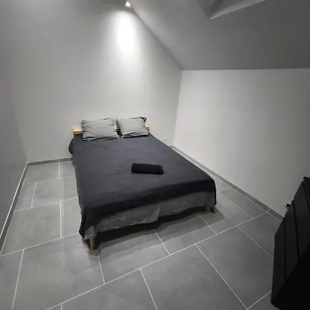 8 Privees Dans De Partagee De 350m2 Villa *