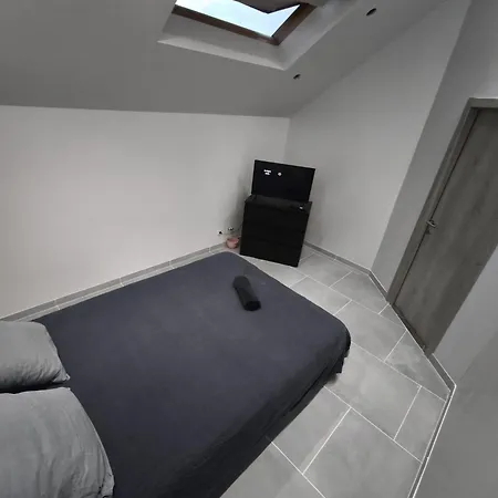 Villa 8 Privees Dans De Partagee De 350m2 *