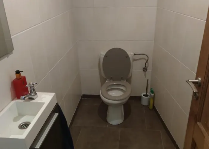 8 Privees Dans De Partagee De 350m2 Villa