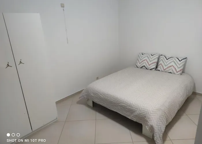 8 Privees Dans De Partagee De 350m2 Villa *