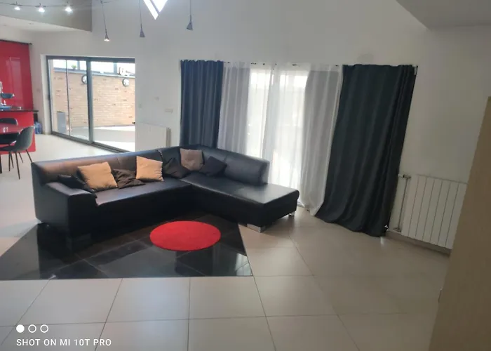 8 Privees Dans De Partagee De 350m2 Villa *