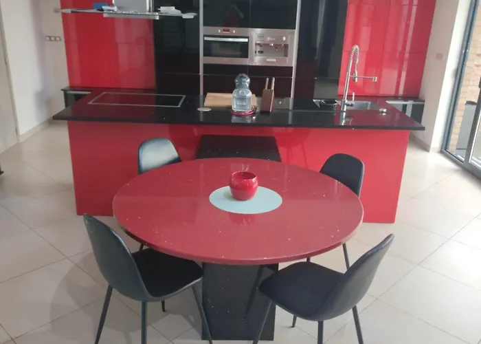 8 Privees Dans De Partagee De 350m2 *