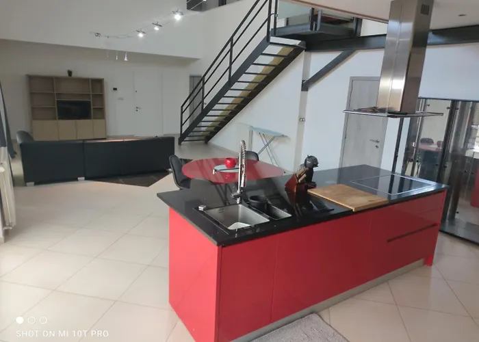 8 Privees Dans De Partagee De 350m2 Villa Charleroi