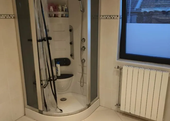 Villa 8 Privees Dans De Partagee De 350m2 *