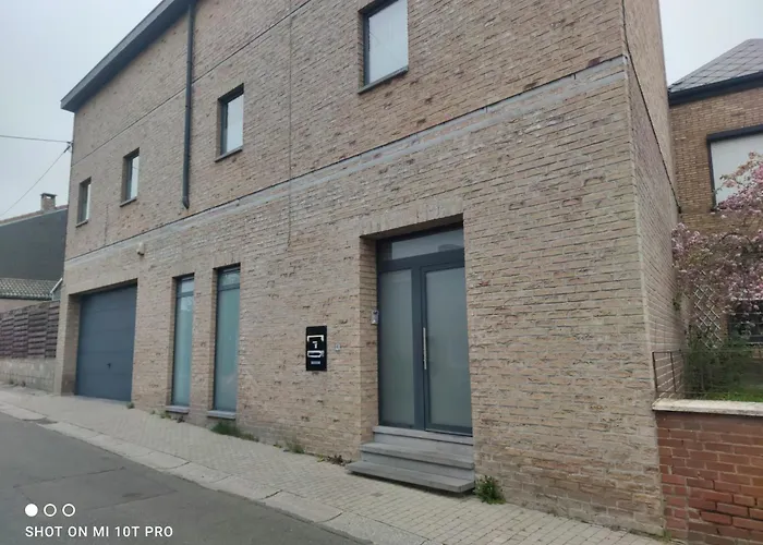 8 Privees Dans De Partagee De 350m2 Villa Charleroi