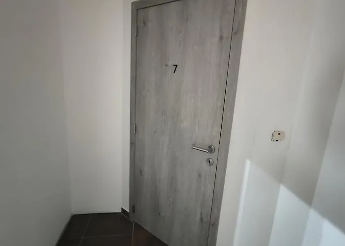 8 Privées Dans De Luxe Partagée De 350m2 *