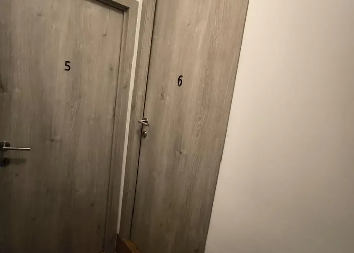 8 Privees Dans De Partagee De 350m2 * Charleroi