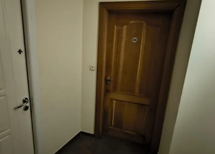 8 Privees Dans De Partagee De 350m2 Villa