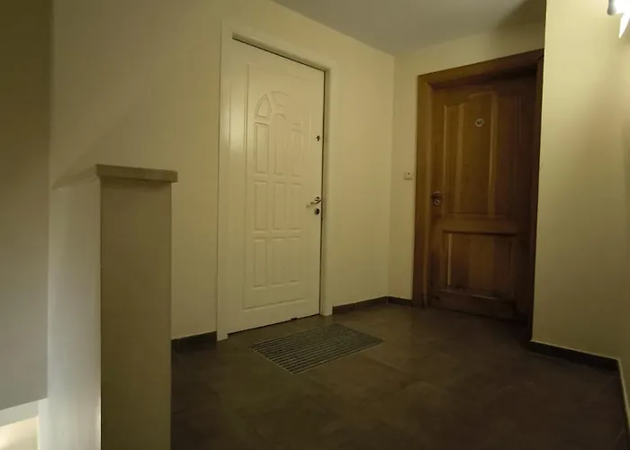 8 Privees Dans De Partagee De 350m2 Villa Charleroi