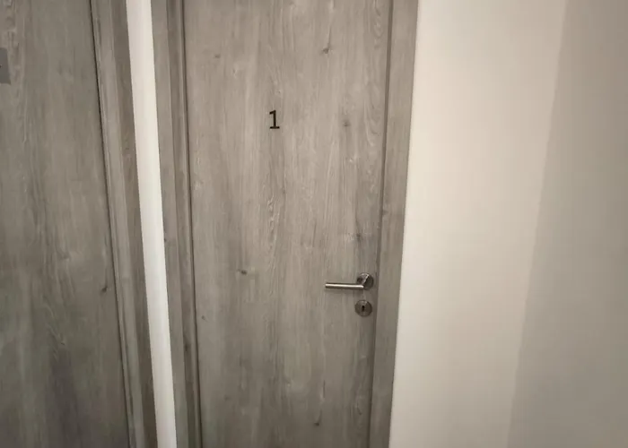 8 Privees Dans De Partagee De 350m2 *