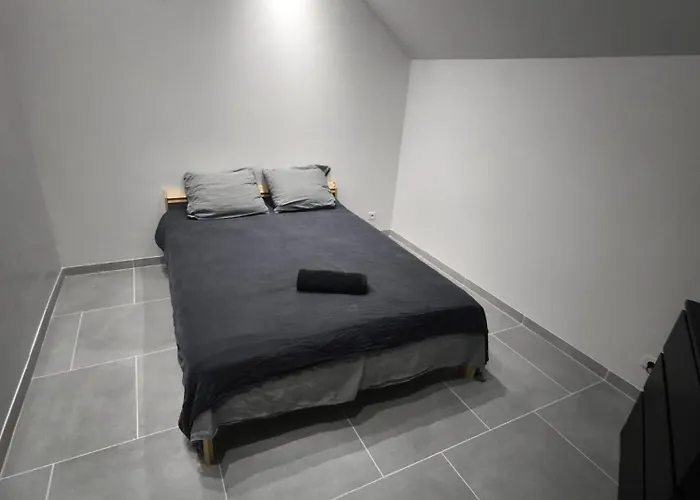 8 Privees Dans De Partagee De 350m2 Villa *