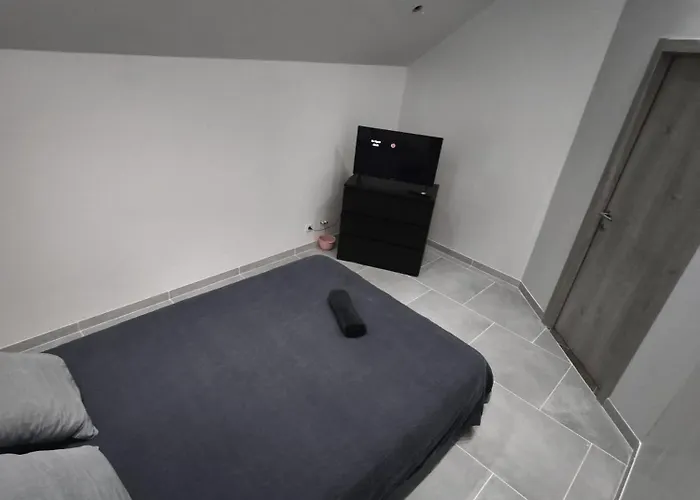 Villa 8 Privees Dans De Partagee De 350m2 *